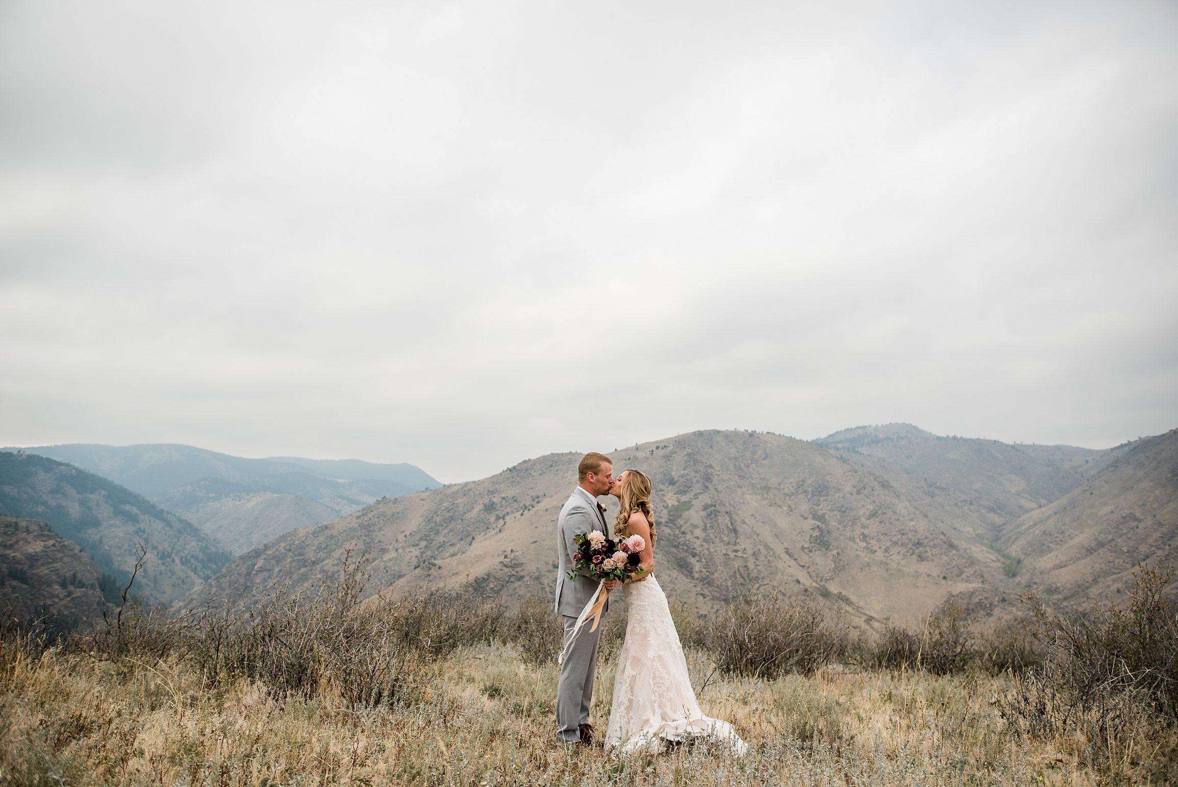 wedding photos at Lookout Mountain
